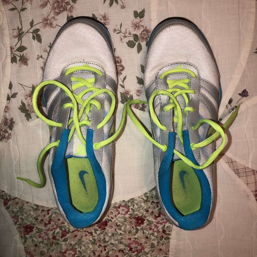 Nike tennis shoes